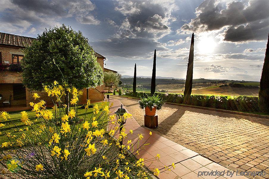 Borgo Tre Rose Hotel Valiano Servis gambar