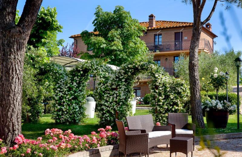 Borgo Tre Rose Hotel Valiano Luaran gambar